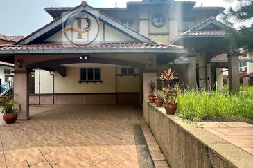 Hillside Manor. Kota Kemuning Bungalow 