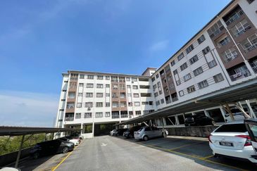 Suria Tropika Apartment