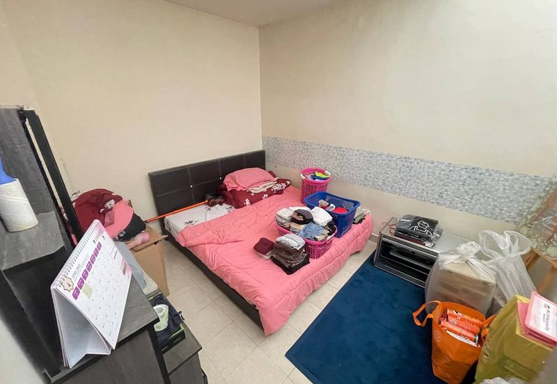 Bandar Enstek (Timur)