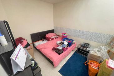 Bandar Enstek (Timur)