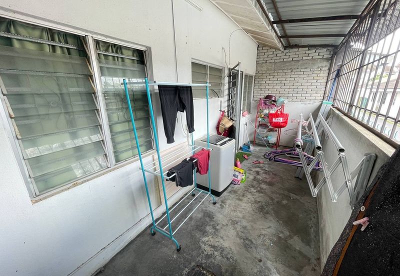 Bandar Enstek (Timur)