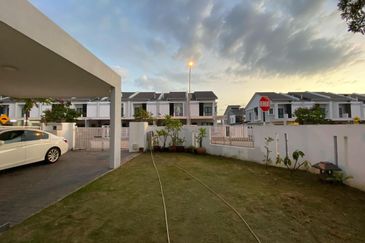 Laman Delfina @ Nilai Impian