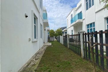 Perdana Lakeview East