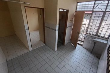 Taman Seroja, Bandar Baru Salak Tinggi