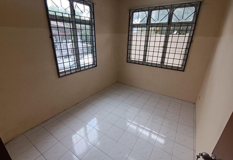 Taman Seroja, Bandar Baru Salak Tinggi