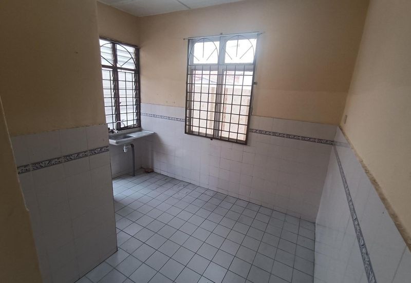 Taman Seroja, Bandar Baru Salak Tinggi