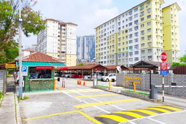 Pangsapuri Bayu Suria (Summerfields Apartments)