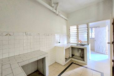 FACING OPEN & KITCHEN EXTENDED Double Storey Terrace Taman Mawar Ampang