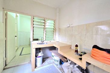 FACING OPEN & KITCHEN EXTENDED Double Storey Terrace Taman Mawar Ampang