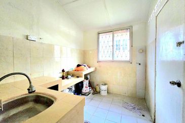 FACING OPEN & KITCHEN EXTENDED Double Storey Terrace Taman Mawar Ampang