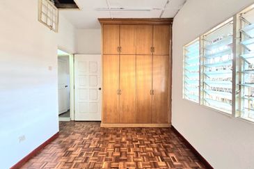 FACING OPEN & KITCHEN EXTENDED Double Storey Terrace Taman Mawar Ampang