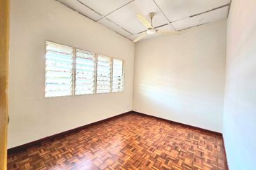 FACING OPEN & KITCHEN EXTENDED Double Storey Terrace Taman Mawar Ampang