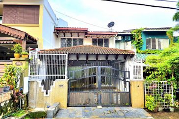 FACING OPEN & KITCHEN EXTENDED Double Storey Terrace Taman Mawar Ampang