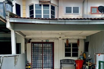 PARTIAL RENOVATED Double Storey House at Jalan PJS 10, Bandar Sunway