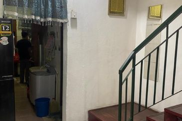PARTIAL RENOVATED Double Storey House at Jalan PJS 10, Bandar Sunway