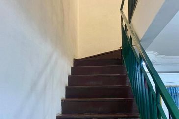 PARTIAL RENOVATED Double Storey House at Jalan PJS 10, Bandar Sunway