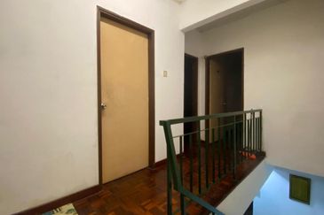 PARTIAL RENOVATED Double Storey House at Jalan PJS 10, Bandar Sunway