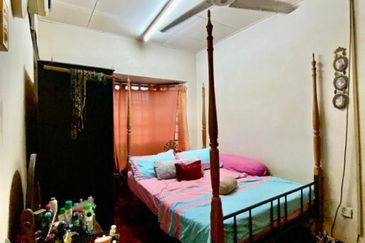 PARTIAL RENOVATED Double Storey House at Jalan PJS 10, Bandar Sunway