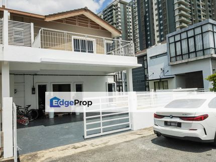 BEAUTIFUL & RENOVATED  Double Storey Semi D Cluster Taman Desiran Bayu, Puchong, Selangor, Puchong