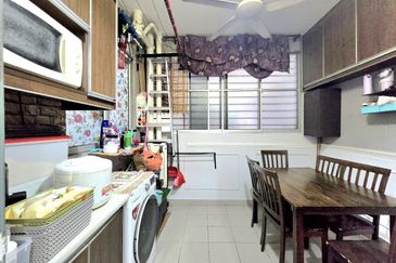 Pr1ma Apartment @ Precint 11