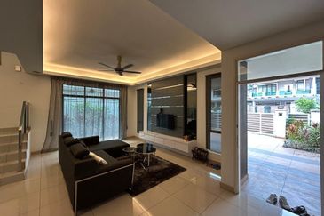 Maple Red, Adda Heights