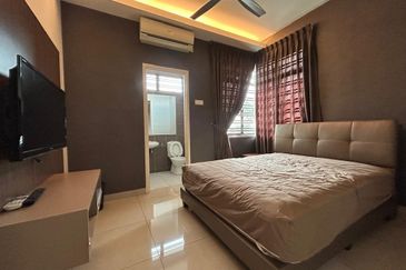 Maple Red, Adda Heights