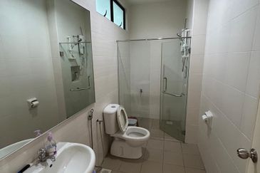 Maple Red, Adda Heights