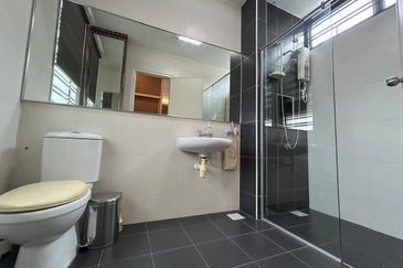 Maple Red, Adda Heights