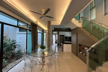 Maple Red, Adda Heights