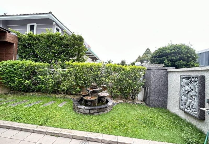 Maple Red, Adda Heights