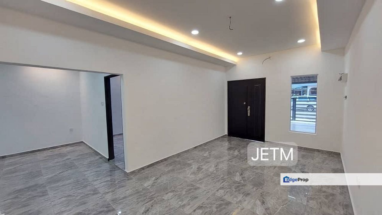 Move in Condition Teluk Pulai Single Storey 23x70 Port Klang for Sale ...