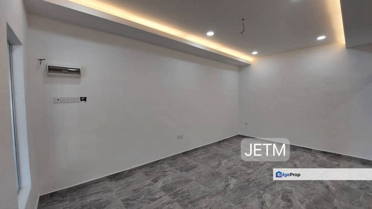 Move in Condition Teluk Pulai Single Storey 23x70 Port Klang for Sale ...