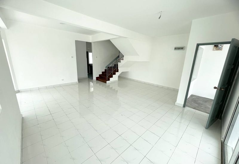 NEWLY RENOVATED 🔥 END LOT 2 Storey Terrace House Bandar Seri Ehsan, Banting