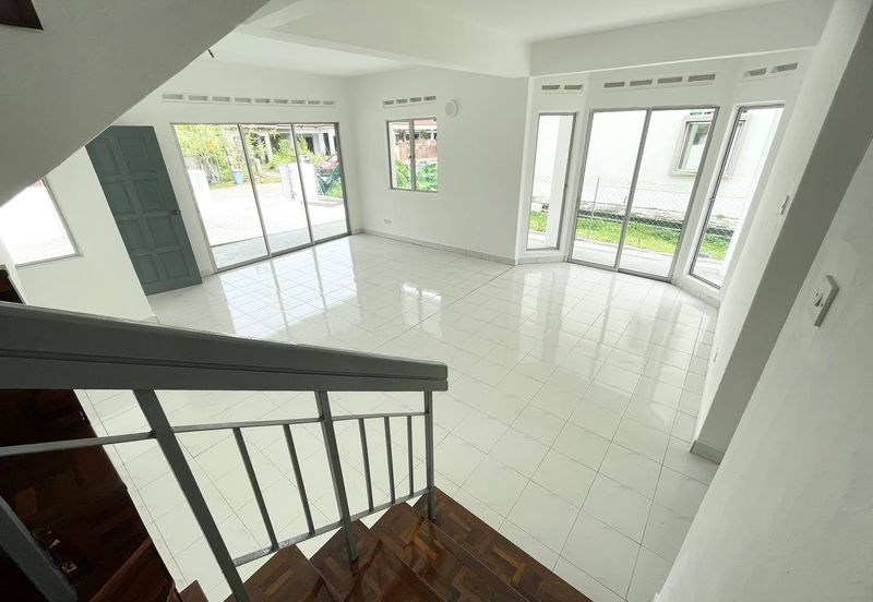 NEWLY RENOVATED 🔥 END LOT 2 Storey Terrace House Bandar Seri Ehsan, Banting