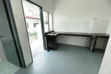 NEWLY RENOVATED 🔥 END LOT 2 Storey Terrace House Bandar Seri Ehsan, Banting