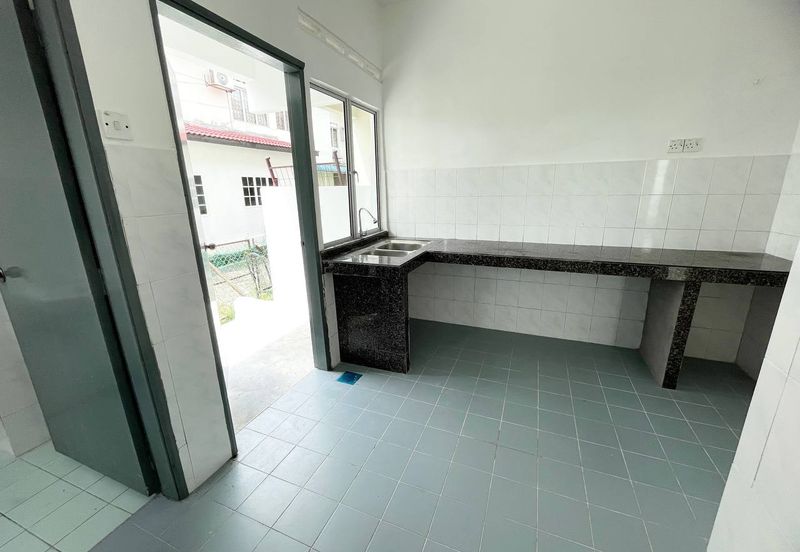 NEWLY RENOVATED 🔥 END LOT 2 Storey Terrace House Bandar Seri Ehsan, Banting