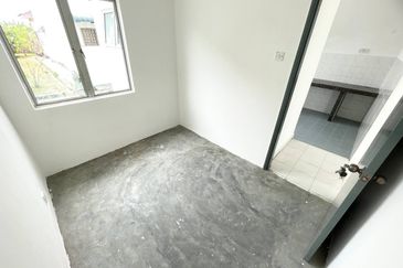 NEWLY RENOVATED 🔥 END LOT 2 Storey Terrace House Bandar Seri Ehsan, Banting