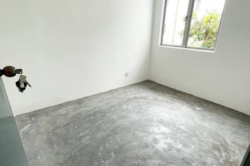 NEWLY RENOVATED 🔥 END LOT 2 Storey Terrace House Bandar Seri Ehsan, Banting