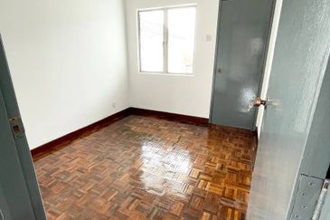 NEWLY RENOVATED 🔥 END LOT 2 Storey Terrace House Bandar Seri Ehsan, Banting