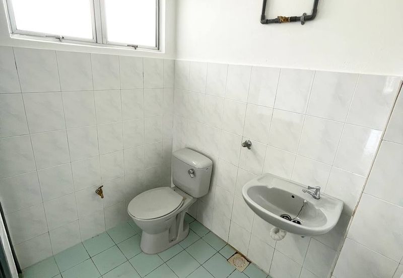 NEWLY RENOVATED 🔥 END LOT 2 Storey Terrace House Bandar Seri Ehsan, Banting