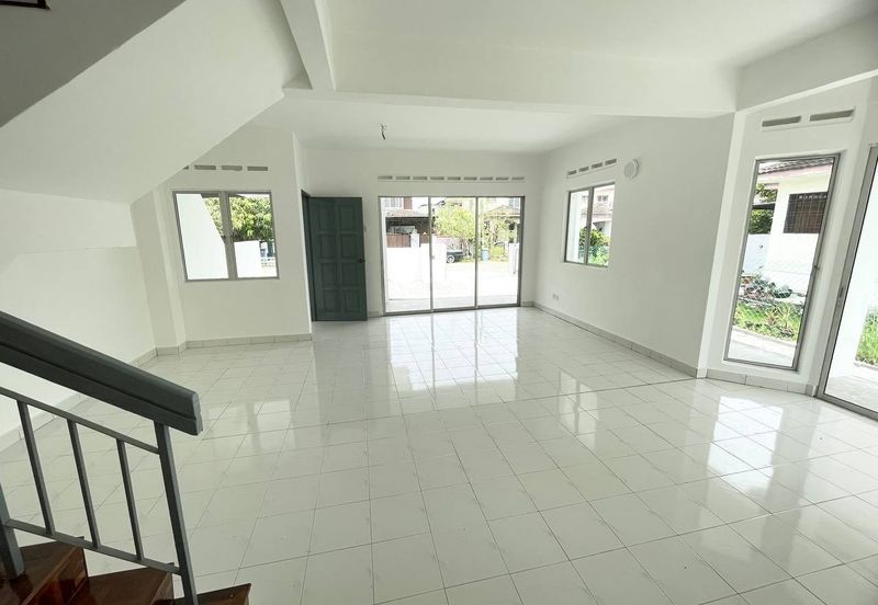 NEWLY RENOVATED 🔥 END LOT 2 Storey Terrace House Bandar Seri Ehsan, Banting