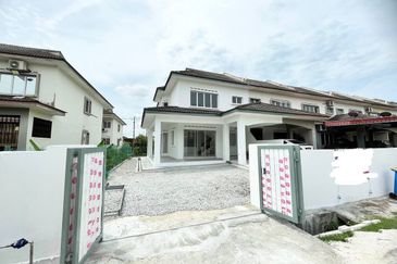 NEWLY RENOVATED 🔥 END LOT 2 Storey Terrace House Bandar Seri Ehsan, Banting