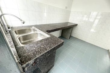 NEWLY RENOVATED 🔥 END LOT 2 Storey Terrace House Bandar Seri Ehsan, Banting