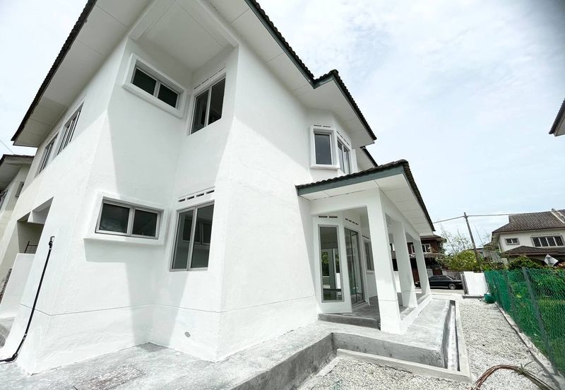 NEWLY RENOVATED 🔥 END LOT 2 Storey Terrace House Bandar Seri Ehsan, Banting