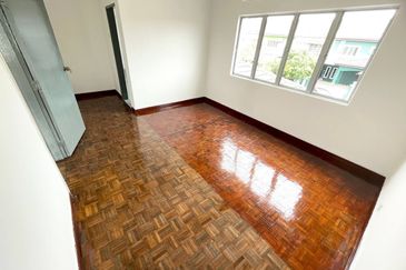 NEWLY RENOVATED 🔥 END LOT 2 Storey Terrace House Bandar Seri Ehsan, Banting