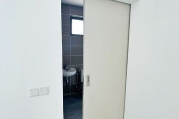  Corner Lot with Extra Big Land 38 Ft  2-STOREY LINK HOUSE KYRA 2 BANDAR BUKIT RAJA, KLANG