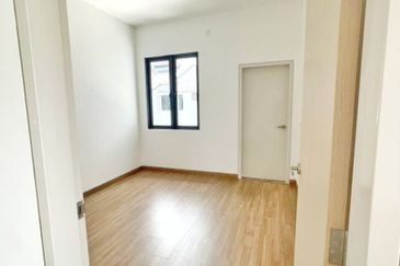  Corner Lot with Extra Big Land 38 Ft  2-STOREY LINK HOUSE KYRA 2 BANDAR BUKIT RAJA, KLANG