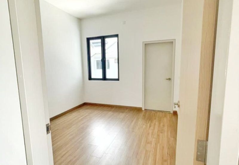  Corner Lot with Extra Big Land 38 Ft  2-STOREY LINK HOUSE KYRA 2 BANDAR BUKIT RAJA, KLANG