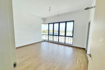  Corner Lot with Extra Big Land 38 Ft  2-STOREY LINK HOUSE KYRA 2 BANDAR BUKIT RAJA, KLANG