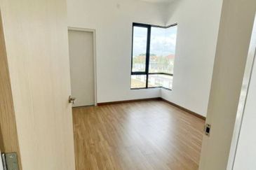  Corner Lot with Extra Big Land 38 Ft  2-STOREY LINK HOUSE KYRA 2 BANDAR BUKIT RAJA, KLANG